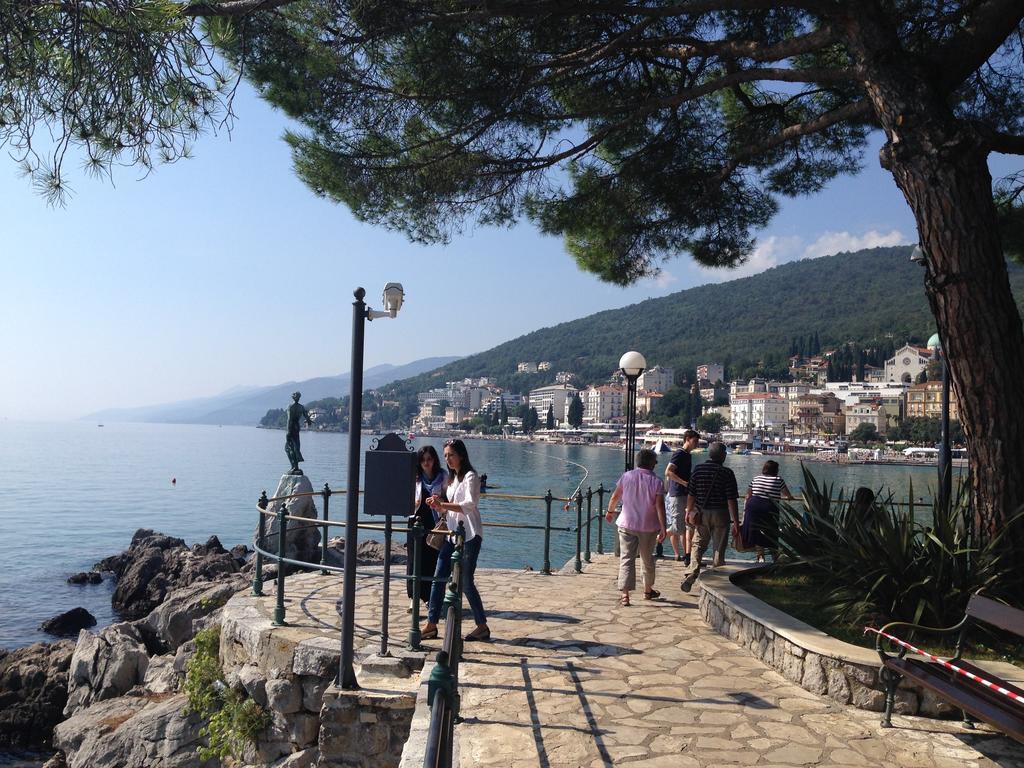 Opatija Central Studio Apartment Екстер'єр фото
